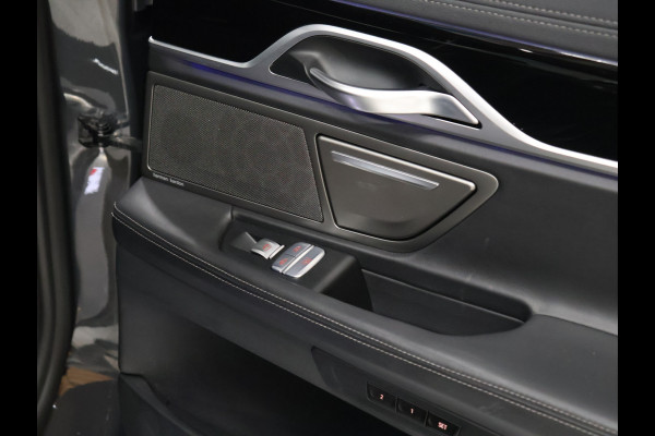 BMW 7 Serie 745e High Executive M Sport [SCHUIFKANTELDAK, HARMAN/KARDON, APPLE CARPLAY, ANDROID, ELEKTRISCH VERSTELBARE STOELEN V+A, STOELMASSAGE V+A, LUCHTVERING, 360 CAMERA, HEAD-UP, STUURVERWARMING, STOELVERWARMING, NIEUWSTAAT]