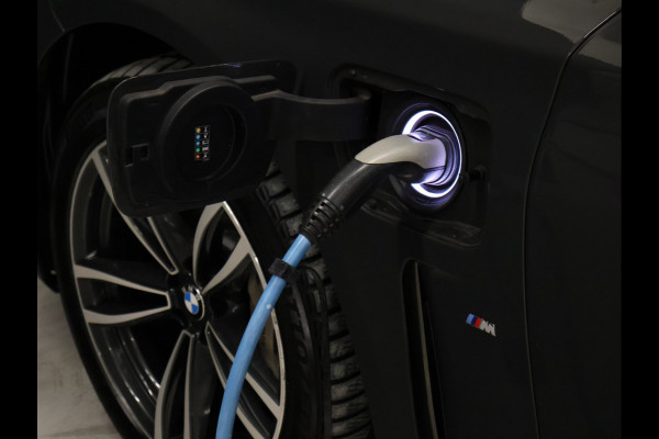 BMW 7 Serie 745e High Executive M Sport [SCHUIFKANTELDAK, HARMAN/KARDON, APPLE CARPLAY, ANDROID, ELEKTRISCH VERSTELBARE STOELEN V+A, STOELMASSAGE V+A, LUCHTVERING, 360 CAMERA, HEAD-UP, STUURVERWARMING, STOELVERWARMING, NIEUWSTAAT]