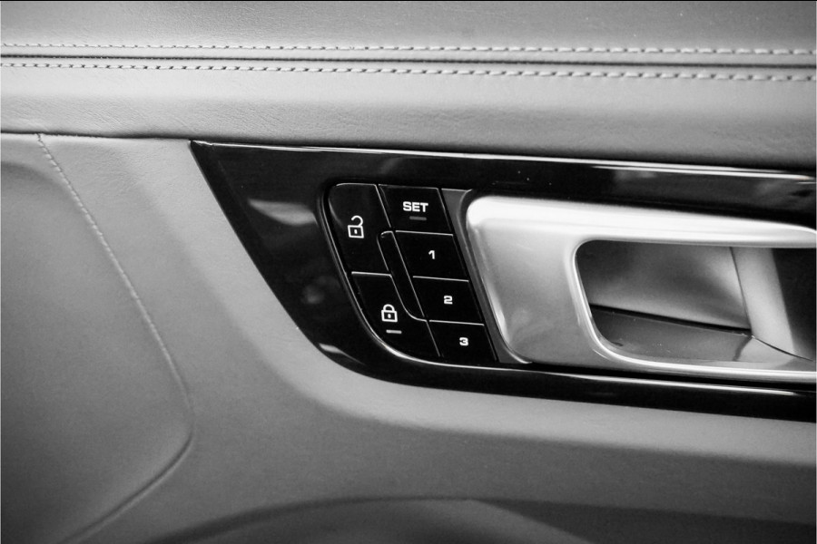 Porsche Cayenne 3.0 E-Hybrid Sport Design & Chrono Pano 360° Bose Matrix