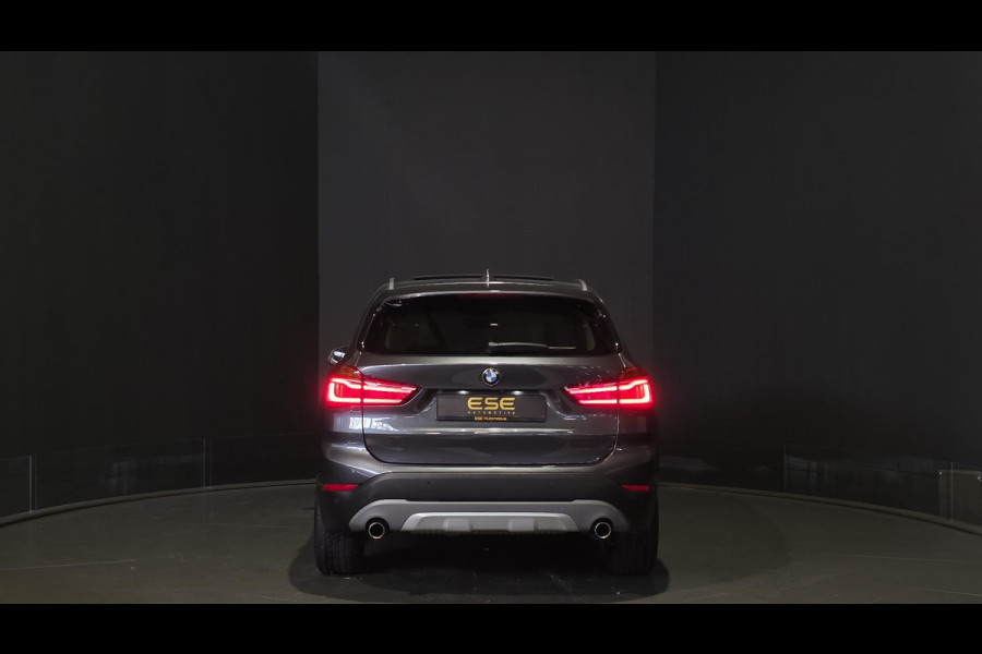 BMW X1 xDrive20i Executive | Panorama | Hud | Sfeer | Camera