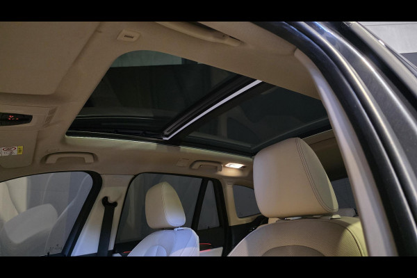 BMW X1 xDrive20i Executive | Panorama | Hud | Sfeer | Camera