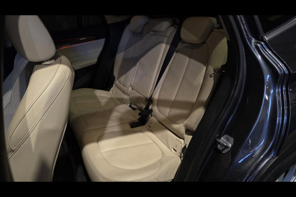 BMW X1 xDrive20i Executive | Panorama | Hud | Sfeer | Camera