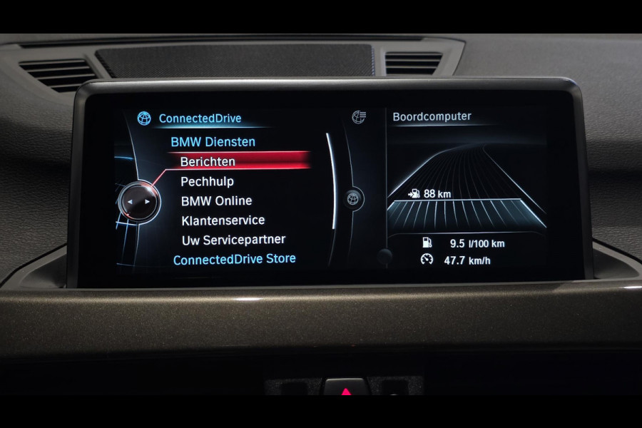 BMW X1 xDrive20i Executive | Panorama | Hud | Sfeer | Camera