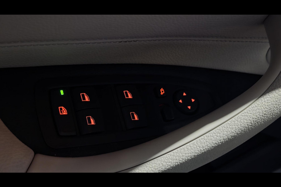 BMW X1 xDrive20i Executive | Panorama | Hud | Sfeer | Camera