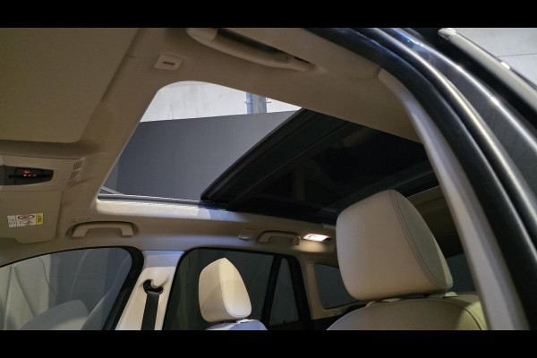 BMW X1 xDrive20i Executive | Panorama | Hud | Sfeer | Camera