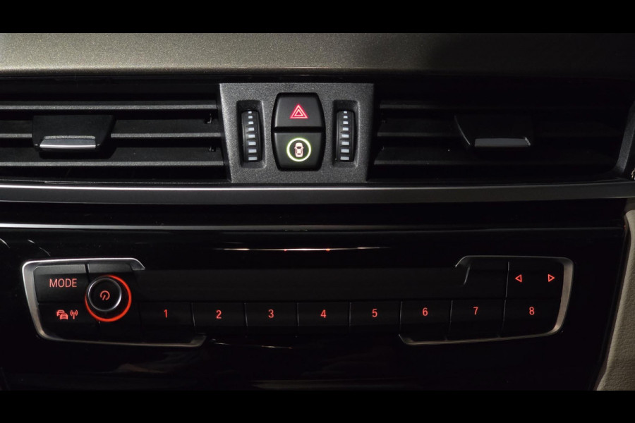 BMW X1 xDrive20i Executive | Panorama | Hud | Sfeer | Camera