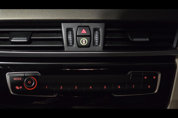 BMW X1 xDrive20i Executive | Panorama | Hud | Sfeer | Camera