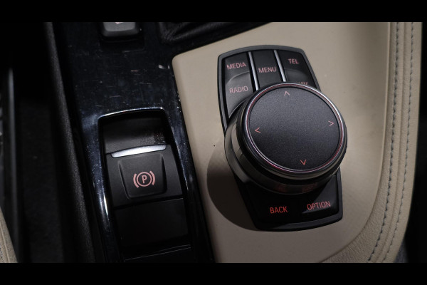 BMW X1 xDrive20i Executive | Panorama | Hud | Sfeer | Camera