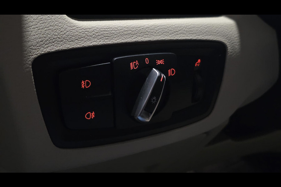 BMW X1 xDrive20i Executive | Panorama | Hud | Sfeer | Camera