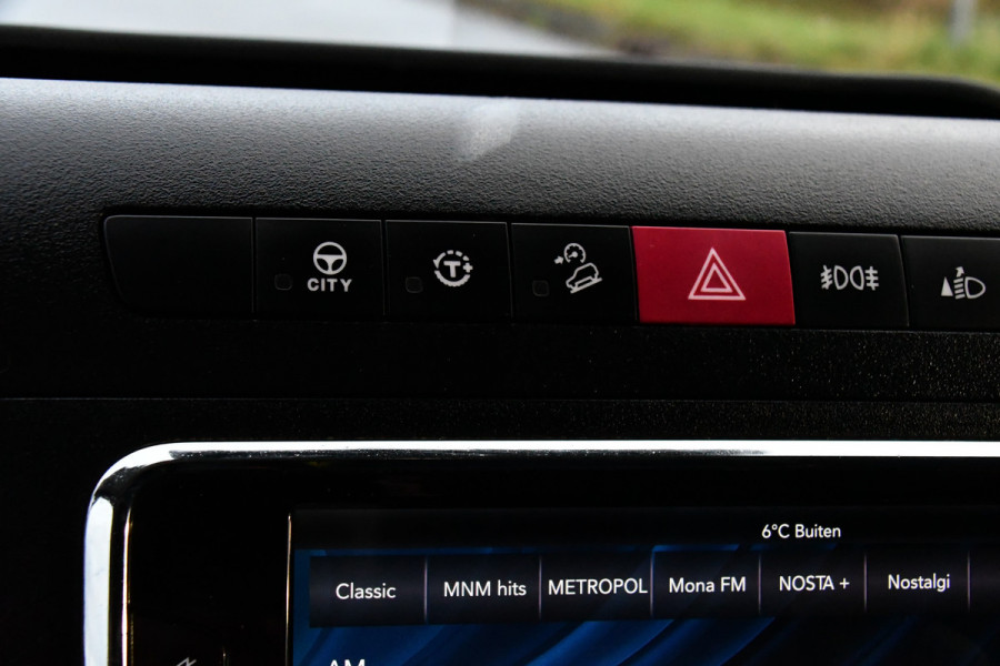 Iveco Daily 35C14V 2.3 352 H2 PB Edition Adaptieve Cruise, 3500kg Trekhaak, Camera, Carplay, Automaat, LED, Multimedia, NAVI, Uniek!