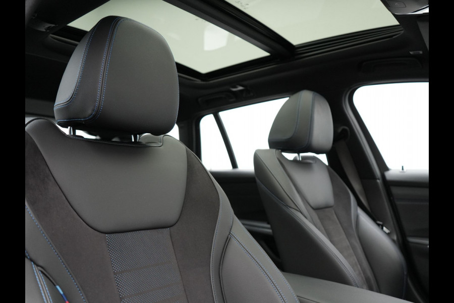 BMW 3 Serie Touring 320e M Sport Plug In Hybrid 204pk Dealer O.H. PHEV | Trekhaak Af Fabriek | Panodak | Camera | Adaptief Onderstel | 19"L.M | Alcantara Sportstoelen Memory & Verwarmd | Sfeerverlichting | Apple Carplay | Keyless | Navigatie | DAB |