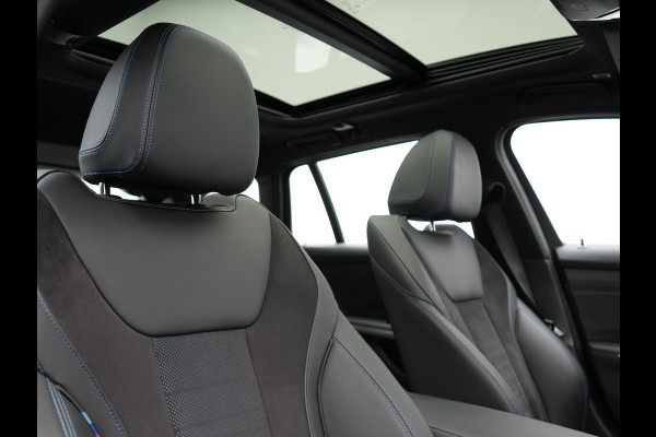 BMW 3 Serie Touring 320e M Sport Plug In Hybrid 204pk Dealer O.H. PHEV | Trekhaak Af Fabriek | Panodak | Camera | Adaptief Onderstel | 19"L.M | Alcantara Sportstoelen Memory & Verwarmd | Sfeerverlichting | Apple Carplay | Keyless | Navigatie | DAB |