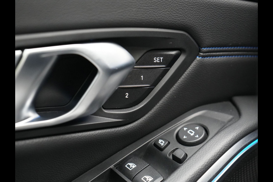 BMW 3 Serie Touring 320e M Sport Plug In Hybrid 204pk Dealer O.H. PHEV | Trekhaak Af Fabriek | Panodak | Camera | Adaptief Onderstel | 19"L.M | Alcantara Sportstoelen Memory & Verwarmd | Sfeerverlichting | Apple Carplay | Keyless | Navigatie | DAB |