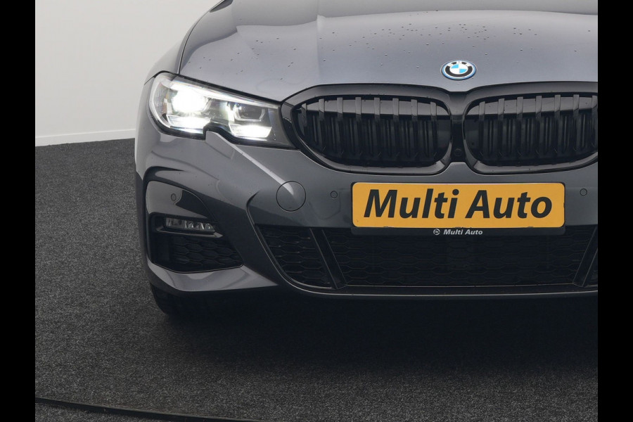 BMW 3 Serie Touring 320e M Sport Plug In Hybrid 204pk Dealer O.H. PHEV | Trekhaak Af Fabriek | Panodak | Camera | Adaptief Onderstel | 19"L.M | Alcantara Sportstoelen Memory & Verwarmd | Sfeerverlichting | Apple Carplay | Keyless | Navigatie | DAB |