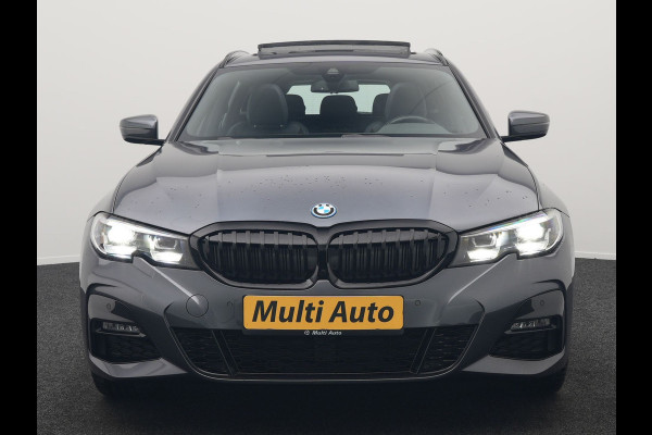 BMW 3 Serie Touring 320e M Sport Plug In Hybrid 204pk Dealer O.H. PHEV | Trekhaak Af Fabriek | Panodak | Camera | Adaptief Onderstel | 19"L.M | Alcantara Sportstoelen Memory & Verwarmd | Sfeerverlichting | Apple Carplay | Keyless | Navigatie | DAB |
