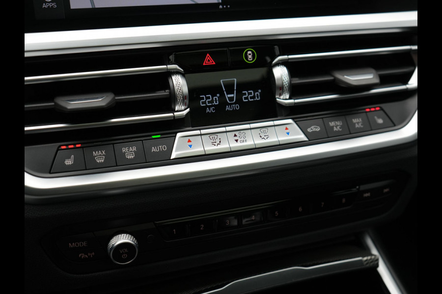 BMW 3 Serie Touring 320e M Sport Plug In Hybrid 204pk Dealer O.H. PHEV | Trekhaak Af Fabriek | Panodak | Camera | Adaptief Onderstel | 19"L.M | Alcantara Sportstoelen Memory & Verwarmd | Sfeerverlichting | Apple Carplay | Keyless | Navigatie | DAB |