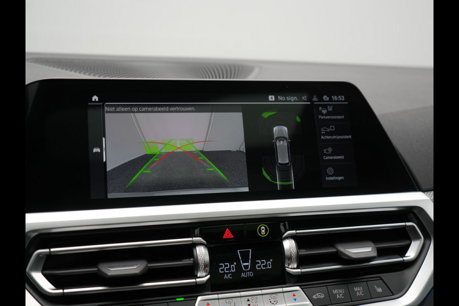 BMW 3 Serie Touring 320e M Sport Plug In Hybrid 204pk Dealer O.H. PHEV | Trekhaak Af Fabriek | Panodak | Camera | Adaptief Onderstel | 19"L.M | Alcantara Sportstoelen Memory & Verwarmd | Sfeerverlichting | Apple Carplay | Keyless | Navigatie | DAB |