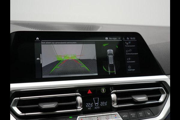 BMW 3 Serie Touring 320e M Sport Plug In Hybrid 204pk Dealer O.H. PHEV | Trekhaak Af Fabriek | Panodak | Camera | Adaptief Onderstel | 19"L.M | Alcantara Sportstoelen Memory & Verwarmd | Sfeerverlichting | Apple Carplay | Keyless | Navigatie | DAB |