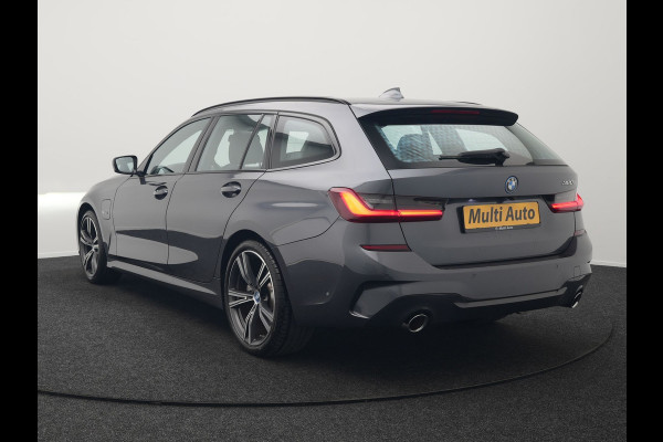 BMW 3 Serie Touring 320e M Sport Plug In Hybrid 204pk Dealer O.H. PHEV | Trekhaak Af Fabriek | Panodak | Camera | Adaptief Onderstel | 19"L.M | Alcantara Sportstoelen Memory & Verwarmd | Sfeerverlichting | Apple Carplay | Keyless | Navigatie | DAB |