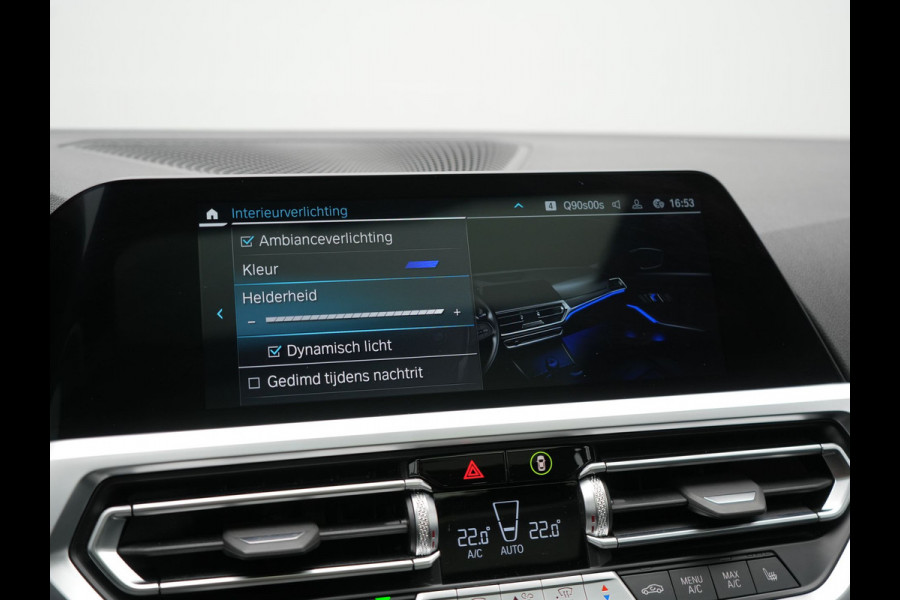 BMW 3 Serie Touring 320e M Sport Plug In Hybrid 204pk Dealer O.H. PHEV | Trekhaak Af Fabriek | Panodak | Camera | Adaptief Onderstel | 19"L.M | Alcantara Sportstoelen Memory & Verwarmd | Sfeerverlichting | Apple Carplay | Keyless | Navigatie | DAB |