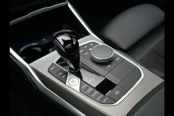 BMW 3 Serie Touring 320e M Sport Plug In Hybrid 204pk Dealer O.H. PHEV | Trekhaak Af Fabriek | Panodak | Camera | Adaptief Onderstel | 19"L.M | Alcantara Sportstoelen Memory & Verwarmd | Sfeerverlichting | Apple Carplay | Keyless | Navigatie | DAB |