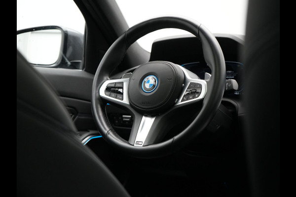 BMW 3 Serie Touring 320e M Sport Plug In Hybrid 204pk Dealer O.H. PHEV | Trekhaak Af Fabriek | Panodak | Camera | Adaptief Onderstel | 19"L.M | Alcantara Sportstoelen Memory & Verwarmd | Sfeerverlichting | Apple Carplay | Keyless | Navigatie | DAB |