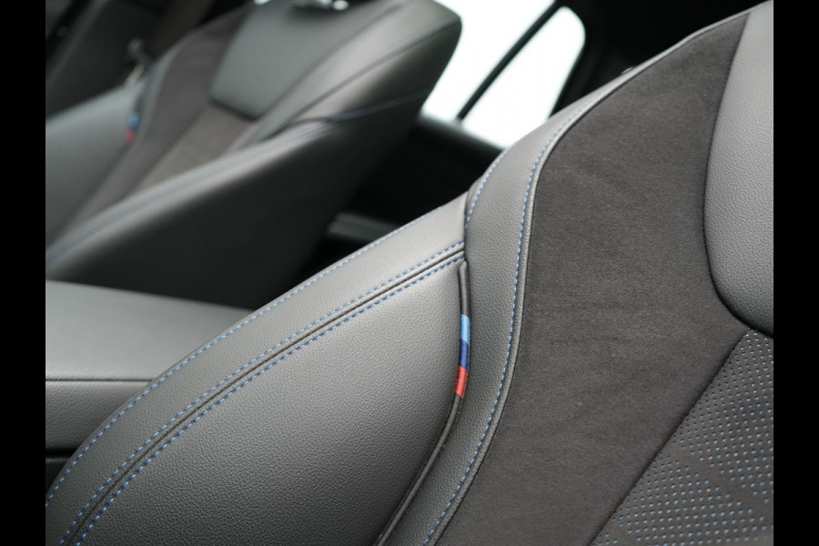 BMW 3 Serie Touring 320e M Sport Plug In Hybrid 204pk Dealer O.H. PHEV | Trekhaak Af Fabriek | Panodak | Camera | Adaptief Onderstel | 19"L.M | Alcantara Sportstoelen Memory & Verwarmd | Sfeerverlichting | Apple Carplay | Keyless | Navigatie | DAB |