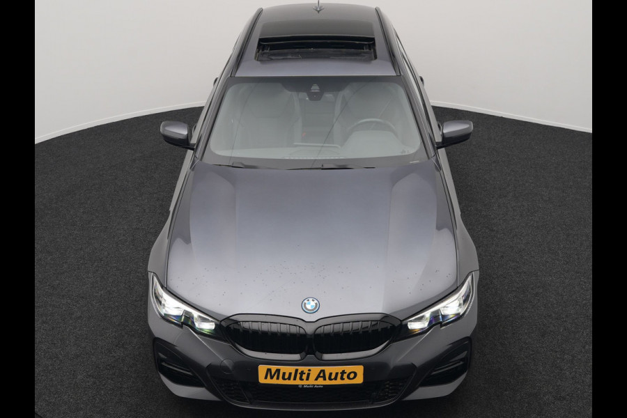 BMW 3 Serie Touring 320e M Sport Plug In Hybrid 204pk Dealer O.H. PHEV | Trekhaak Af Fabriek | Panodak | Camera | Adaptief Onderstel | 19"L.M | Alcantara Sportstoelen Memory & Verwarmd | Sfeerverlichting | Apple Carplay | Keyless | Navigatie | DAB |