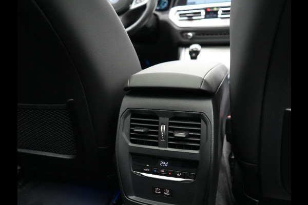 BMW 3 Serie Touring 320e M Sport Plug In Hybrid 204pk Dealer O.H. PHEV | Trekhaak Af Fabriek | Panodak | Camera | Adaptief Onderstel | 19"L.M | Alcantara Sportstoelen Memory & Verwarmd | Sfeerverlichting | Apple Carplay | Keyless | Navigatie | DAB |