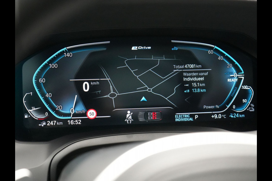 BMW 3 Serie Touring 320e M Sport Plug In Hybrid 204pk Dealer O.H. PHEV | Trekhaak Af Fabriek | Panodak | Camera | Adaptief Onderstel | 19"L.M | Alcantara Sportstoelen Memory & Verwarmd | Sfeerverlichting | Apple Carplay | Keyless | Navigatie | DAB |