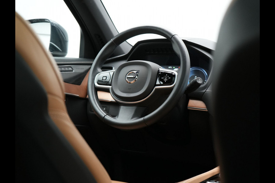 Volvo XC90 T8 Twin Engine AWD Inscription 7 Persoons Plug In Hybrid 394pk Dealer O.H. PHEV | Panodak | Adaptive Cruise | 360 Camera | Harman & Kardon | Lederen Sportstoelen Memory & Verwarmd | Apple Carplay | Virtual | Keyless | Blis | Navigatie | DAB |