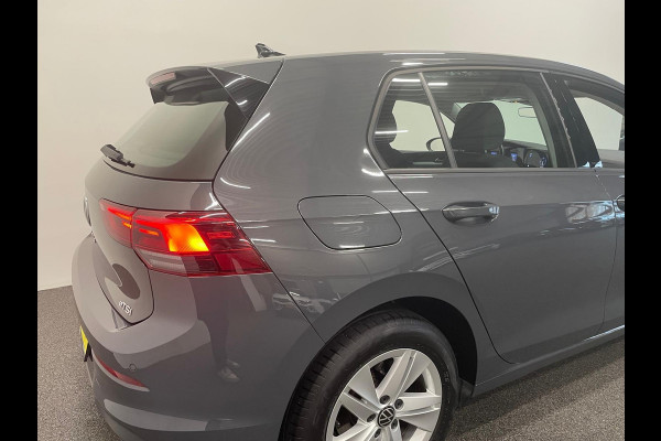 Volkswagen Golf 1.0 eTSI DSG Life Navigatie Apple Carplay/Android Auto Parkeersensoren Adaptive Cruise Control Sfeerverlichting Virtual Cockpit Climate Control Lichtmetalen velgen