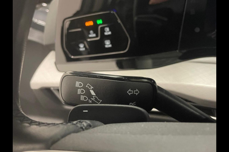 Volkswagen Golf 1.0 eTSI DSG Life Navigatie Apple Carplay/Android Auto Parkeersensoren Adaptive Cruise Control Sfeerverlichting Virtual Cockpit Climate Control Lichtmetalen velgen