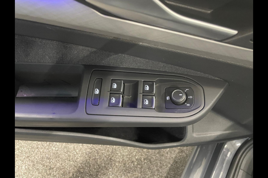 Volkswagen Golf 1.0 eTSI DSG Life Navigatie Apple Carplay/Android Auto Parkeersensoren Adaptive Cruise Control Sfeerverlichting Virtual Cockpit Climate Control Lichtmetalen velgen