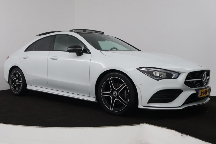 Mercedes-Benz CLA-Klasse 180 Business Solution AMG (PANORAMADAK, SFEERVERLICHTING, STOELVERWARMING, ACHTERUITRIJCAMERA)