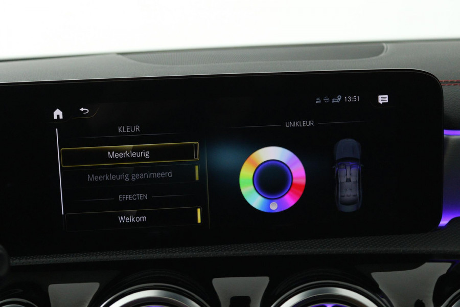 Mercedes-Benz CLA-Klasse 180 Business Solution AMG (PANORAMADAK, SFEERVERLICHTING, STOELVERWARMING, ACHTERUITRIJCAMERA)