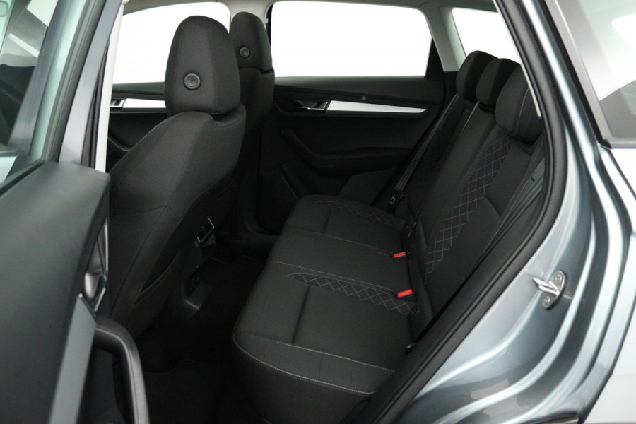 Škoda Karoq 1.0 TSI Ambition Business (PANORAMADAK, TREKHAAK, NAVIGATIE CARPLAY, AUTOMAAT)