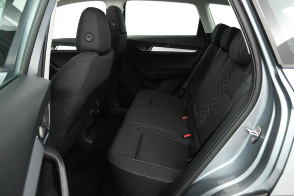 Škoda Karoq 1.0 TSI Ambition Business (PANORAMADAK, TREKHAAK, NAVIGATIE CARPLAY, AUTOMAAT)