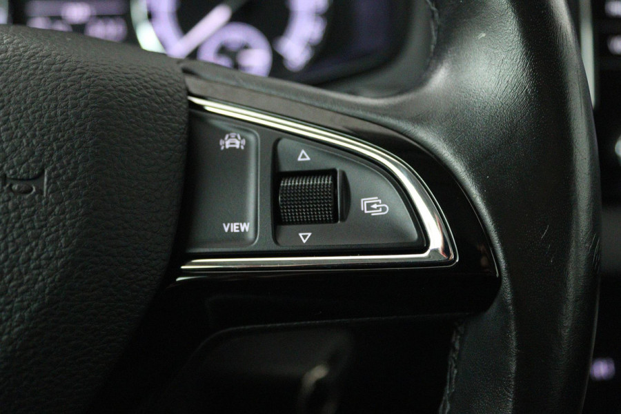 Škoda Karoq 1.0 TSI Ambition Business (PANORAMADAK, TREKHAAK, NAVIGATIE CARPLAY, AUTOMAAT)