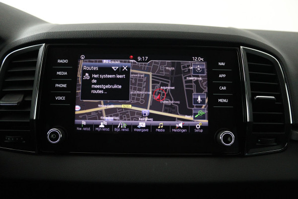 Škoda Karoq 1.0 TSI Ambition Business (PANORAMADAK, TREKHAAK, NAVIGATIE CARPLAY, AUTOMAAT)
