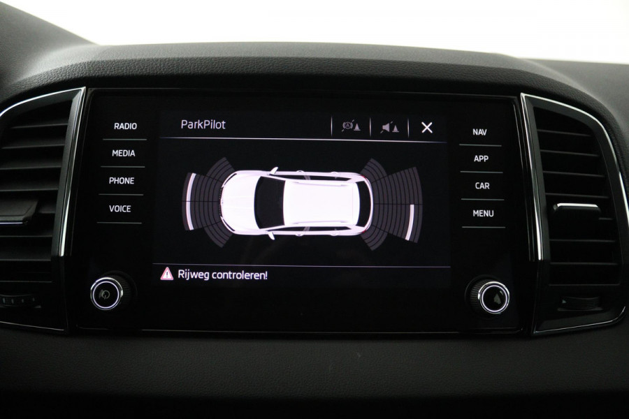 Škoda Karoq 1.0 TSI Ambition Business (PANORAMADAK, TREKHAAK, NAVIGATIE CARPLAY, AUTOMAAT)