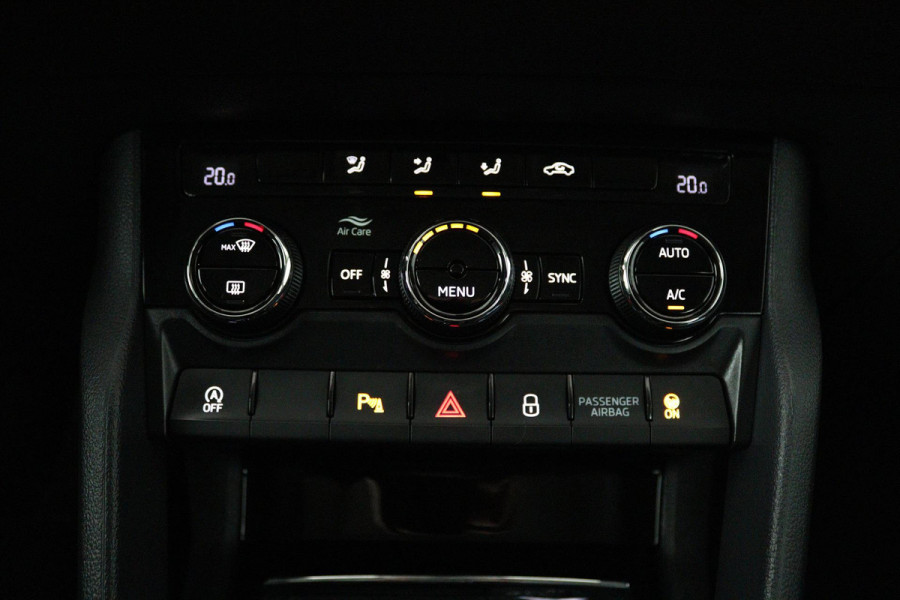 Škoda Karoq 1.0 TSI Ambition Business (PANORAMADAK, TREKHAAK, NAVIGATIE CARPLAY, AUTOMAAT)