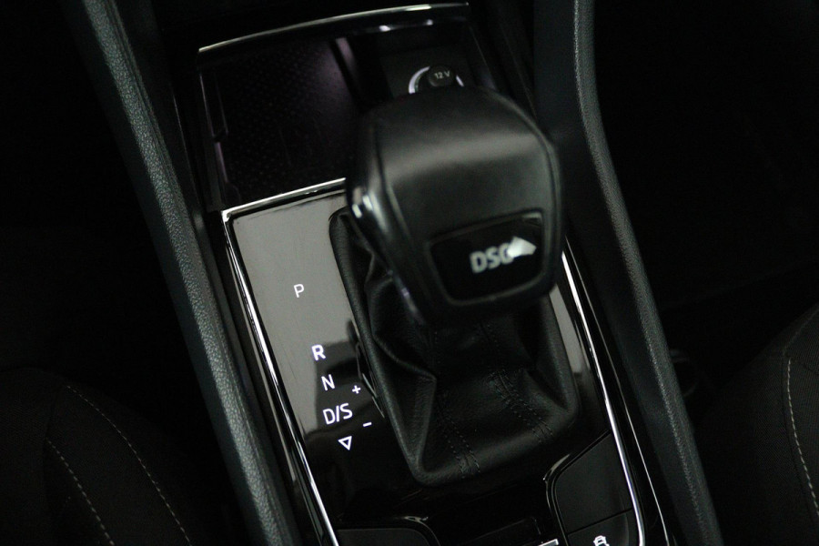 Škoda Karoq 1.0 TSI Ambition Business (PANORAMADAK, TREKHAAK, NAVIGATIE CARPLAY, AUTOMAAT)