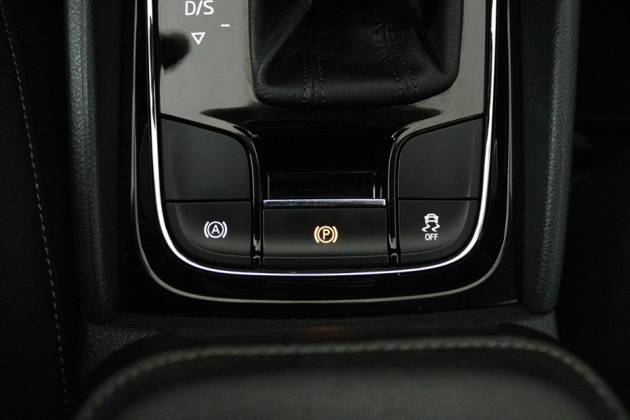 Škoda Karoq 1.0 TSI Ambition Business (PANORAMADAK, TREKHAAK, NAVIGATIE CARPLAY, AUTOMAAT)