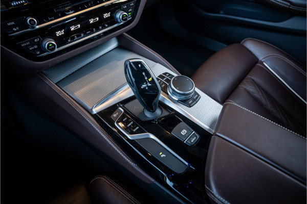 BMW 5 Serie Touring 520i High Executive - M Sport | Panorama | Memory | HUD | Virtual