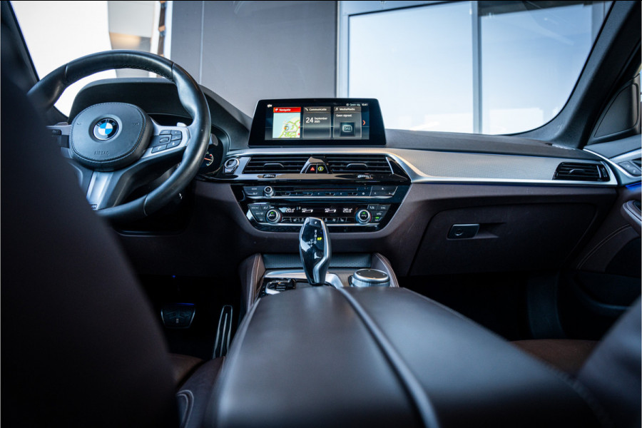 BMW 5 Serie Touring 520i High Executive - M Sport | Panorama | Memory | HUD | Virtual