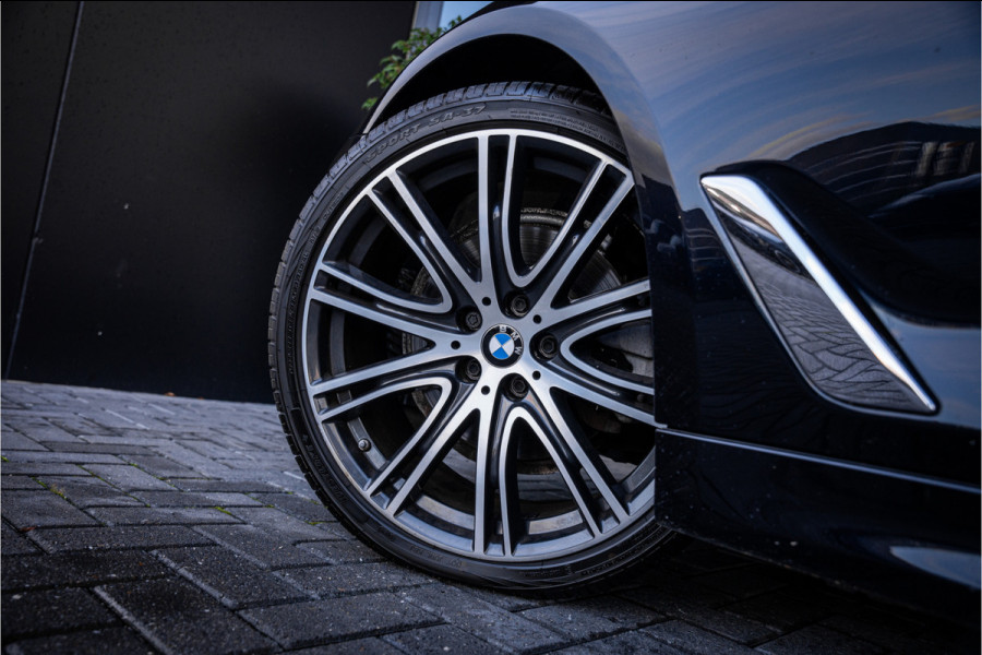 BMW 5 Serie Touring 520i High Executive - M Sport | Panorama | Memory | HUD | Virtual