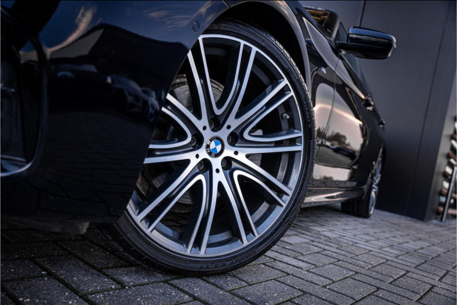BMW 5 Serie Touring 520i High Executive - M Sport | Panorama | Memory | HUD | Virtual