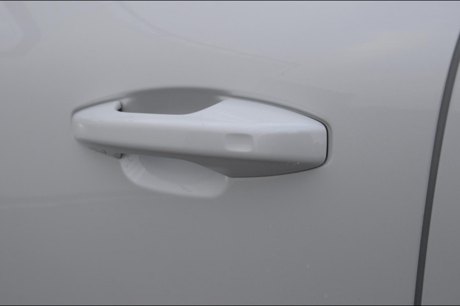 Volvo XC40 211PK Automaat B4 Ultimate Dark / Adaptieve cruise control / BLIS / Pixel LED / 20” velgen / Leder interieur / Stoel en stuurwielverwarming / 360 camera / Elektrische stoelen / Panoramadak