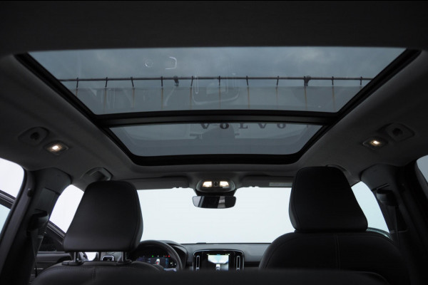Volvo XC40 211PK Automaat B4 Ultimate Dark / Adaptieve cruise control / BLIS / Pixel LED / 20” velgen / Leder interieur / Stoel en stuurwielverwarming / 360 camera / Elektrische stoelen / Panoramadak